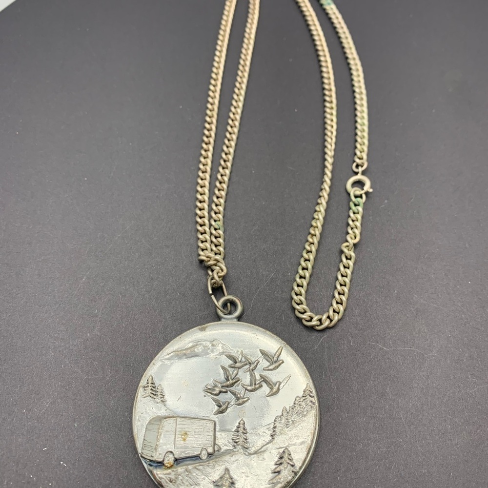 Vintage Silver Tone Pendant Necklace with Nature Scene Pewter Spring‎ Ring Clasp